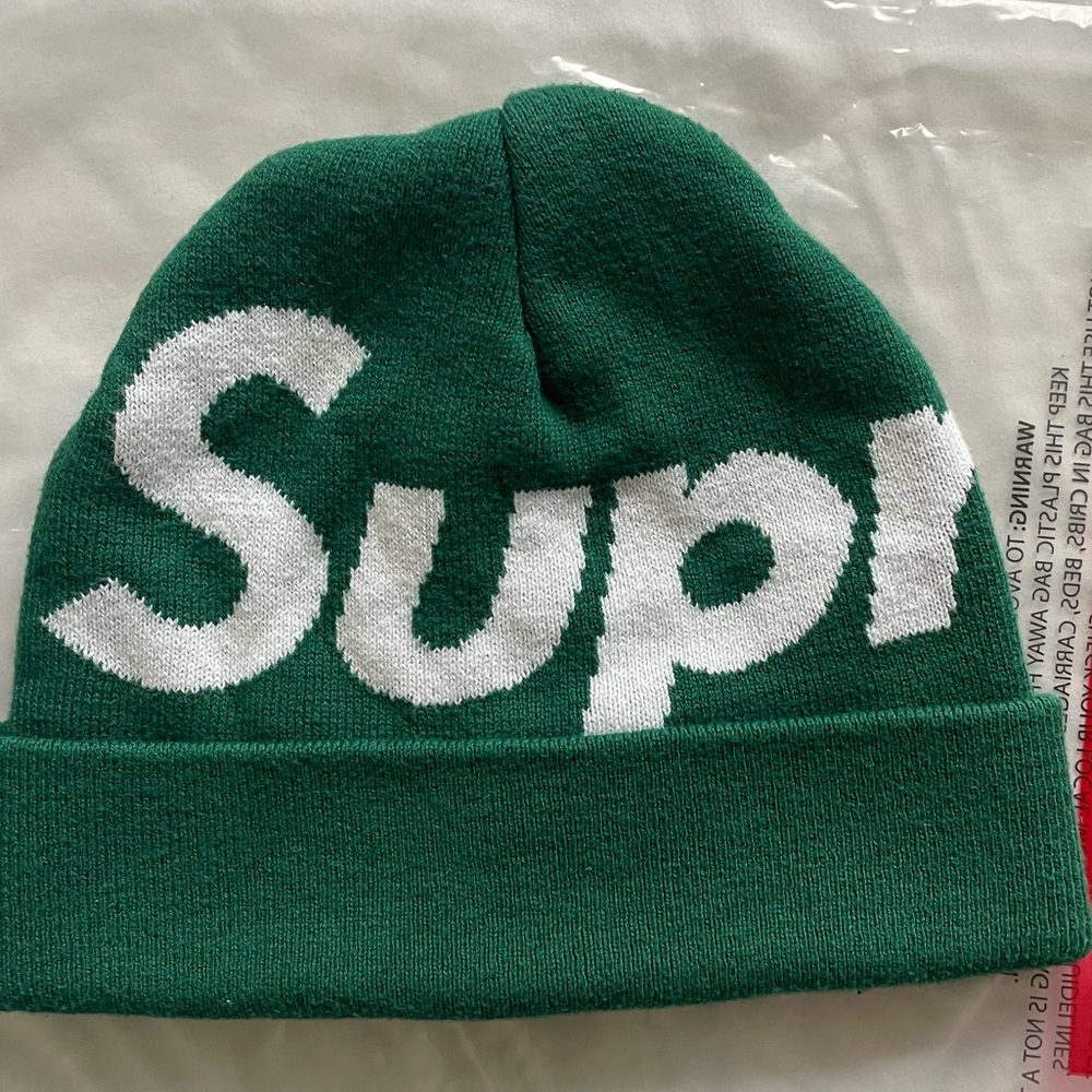 Supreme Big Logo beanie